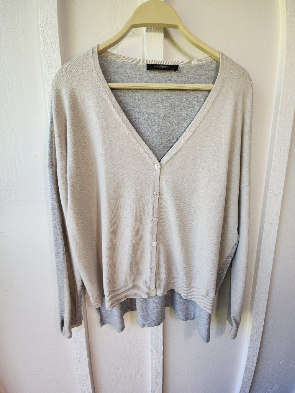 WEEKEND MaxMara Cream & Light Gray V-Neck Button-Front Sweater